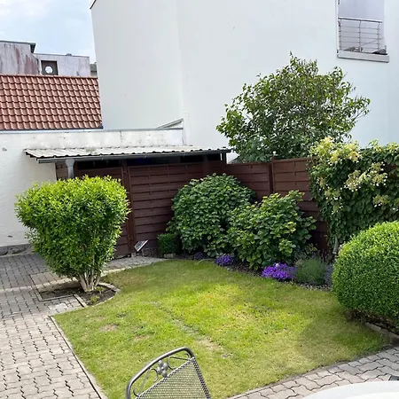 Lighthouse Homes - Moderne Ferienwohnungen Mit Terrasse Am Kirchenplatz Rostock Exterior foto